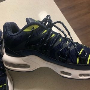 Great walking shoes! Never worn!